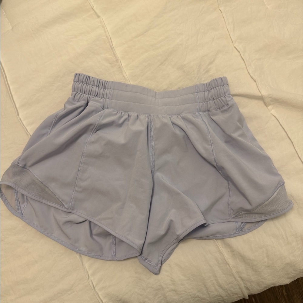 Lululemon low rise hotty hot shorts 2.5 inch